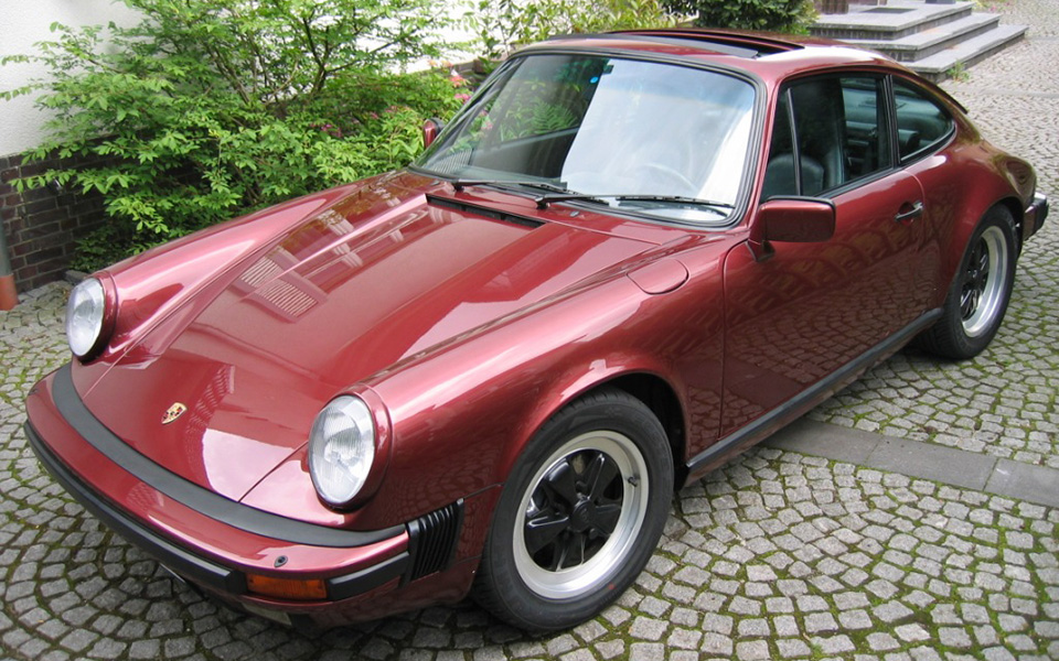 1985 Porsche 911 Coupé, granatrotmetallic